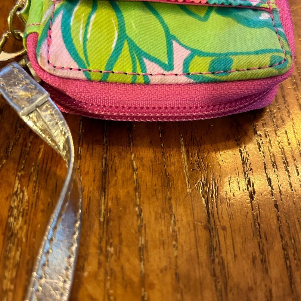 Lilly Pulitzer Small Wristlet NWOT! - Picture 5 of 11